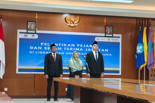 Pelantikan Pejabat dan Pelepasan Purna Tugas Pegawai UT Samarinda