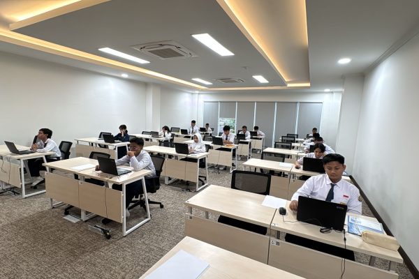 Komitmen UT Samarinda Mendukung Pendidikan Indonesia dengan Fasilitasi Ujian Masuk SMA Taruna Nusantara